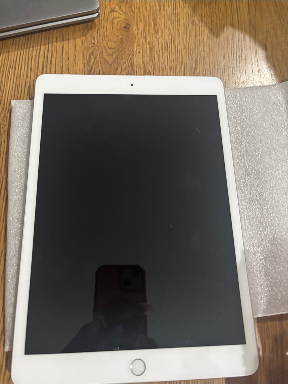 Apple iPad White Front Panel with Black Display